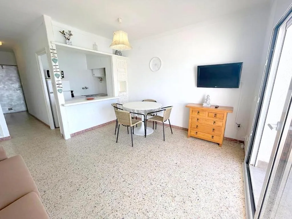 Verones 2B Apartment Roses